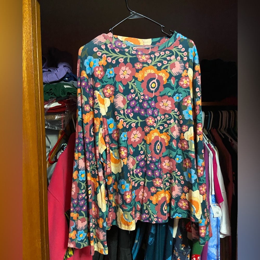 Lucy and yak Floral long sleeve shirt size xl